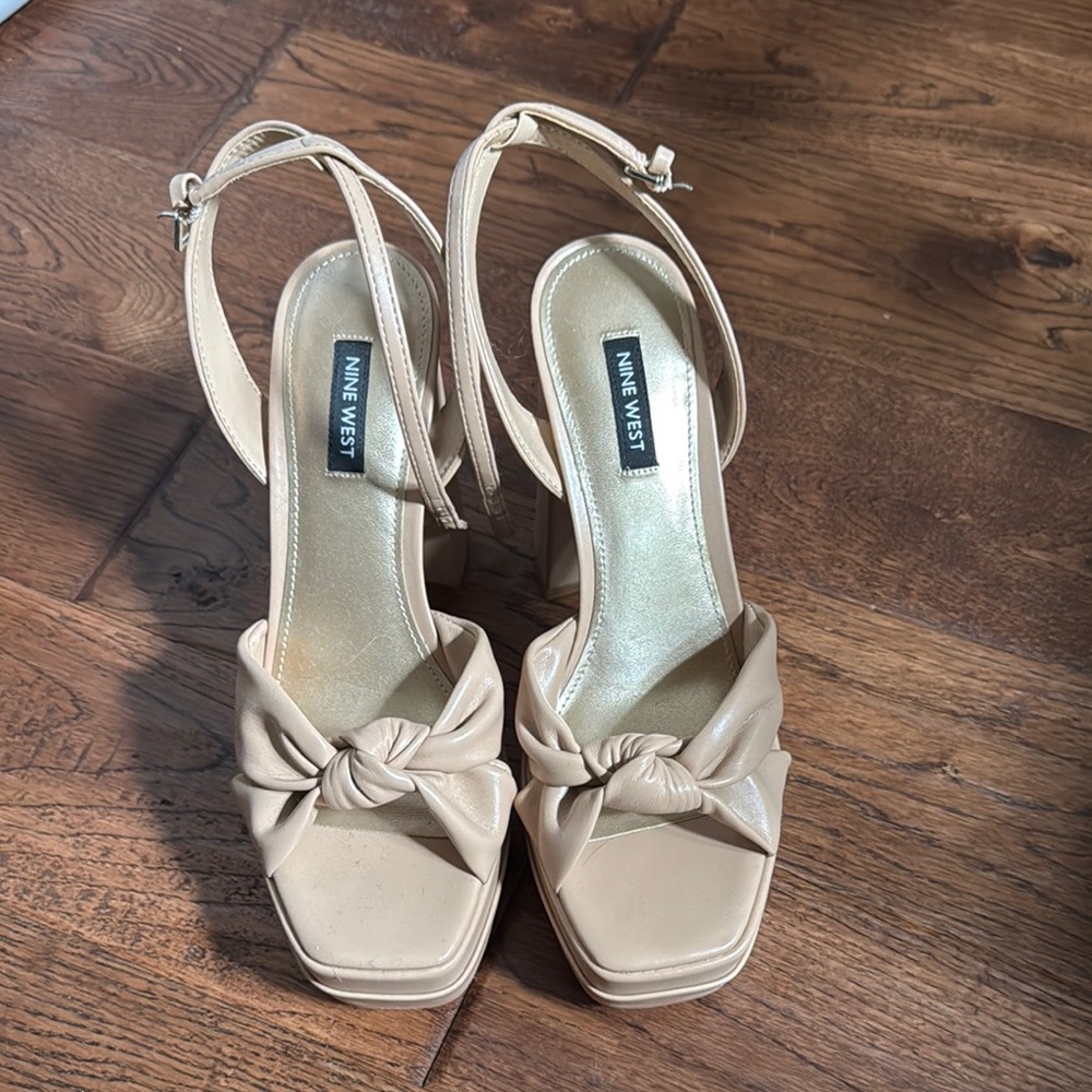 NEVER WORN Nine West Women's Tan Heel
